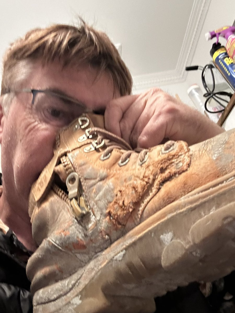 Be like <a href="/AshP1g/">Doormat</a>. He knows who his master is, he's signed a contract to show how much of a King i am. This is him licking my old boots he bought off me. Keep the cash rolling in subs.