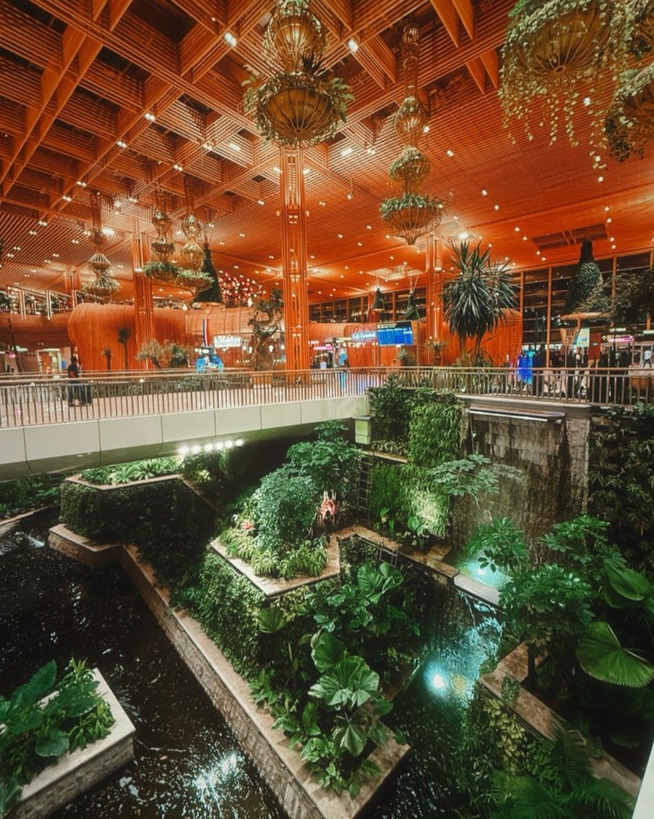 IndianTechGuide's tweet photo. Bengaluru terminal 2 is the best airport in South Asia by a mile. https://t.co/KxRBXsh1bK