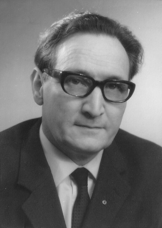 Une nouvelle promenade dédiée à la paix 🕊️

Enseignant à Madretsch et à Evilard, Arthur Villard (1917-1995) est un militant infatigable pour la Paix. Il a marqué la vie politique biennoise et suisse durant les décennies de l’après-guerre en tant que député Grand Conseil bernois,