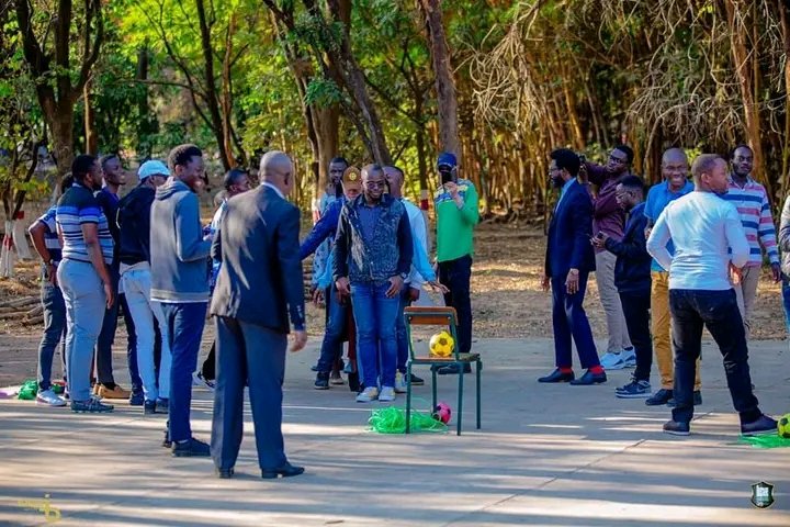 Lundi, c’est le jour des intentions.
Quel est ton objectif d’impact cette semaine ?
Chez <a href="/BusweInstitute/">Buswe Institute Rdc</a>, on agit avec conscience, audace et ambition.

Partage le tien et inspire ta communauté.
Et si tu passais à l’action ?