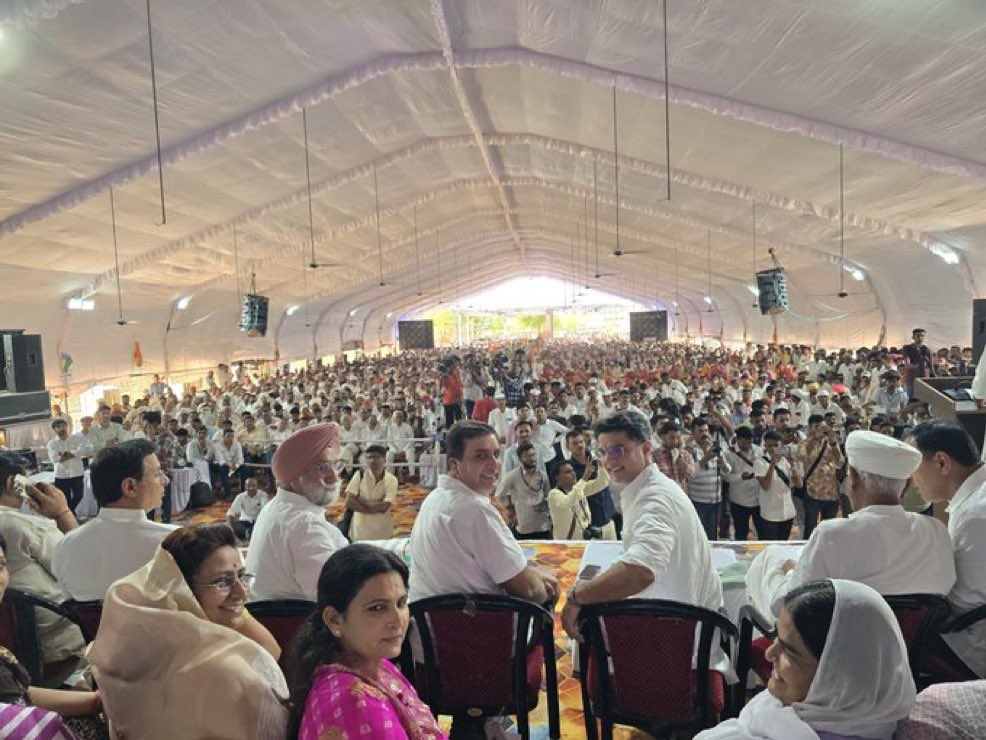 आज की सबसे खूबसूरत तस्वीर 
<a href="/SachinPilot/">Sachin Pilot</a> <a href="/Barmer_Harish/">Harish Chaudhary</a> 🔥❤️🙏