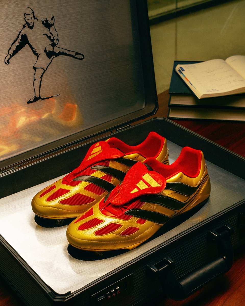 futbolemotion's tweet photo. En el año 2000, adidas creó una bota exclusiva para el mejor jugador del mundo: Zinedine Zidane
🔓 25 años después, el mito se hace realidad. Vuelve la Predator Precision "ZZ".
👀 Atentos…
--
#futbolemotion #adidasfootball #adidas #adidaspredator #predatorprecision #zidane #zz https://t.co/WS0HxGMi7o