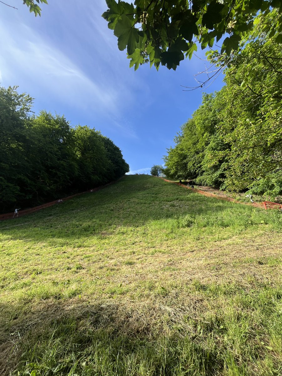 🧀 The most famous hill of the day. The stage for the Gloucestershire Cheese Roll is set, with punters arriving already. 

Lovely day for it. 🌞

#cheese #cheeseroll #cheeserolling #gloucester #gloucestershire