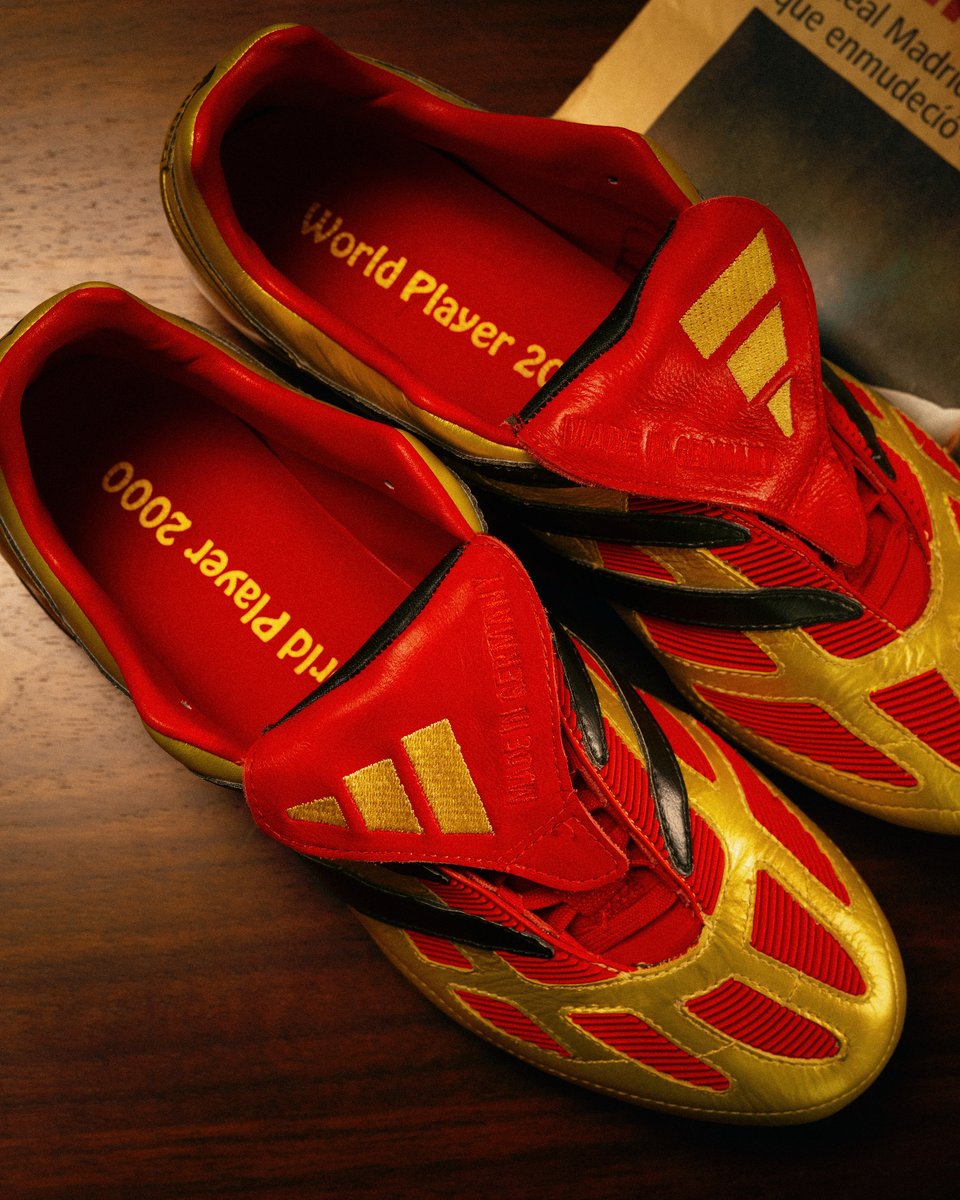 futbolemotion's tweet photo. En el año 2000, adidas creó una bota exclusiva para el mejor jugador del mundo: Zinedine Zidane
🔓 25 años después, el mito se hace realidad. Vuelve la Predator Precision "ZZ".
👀 Atentos…
--
#futbolemotion #adidasfootball #adidas #adidaspredator #predatorprecision #zidane #zz https://t.co/WS0HxGMi7o