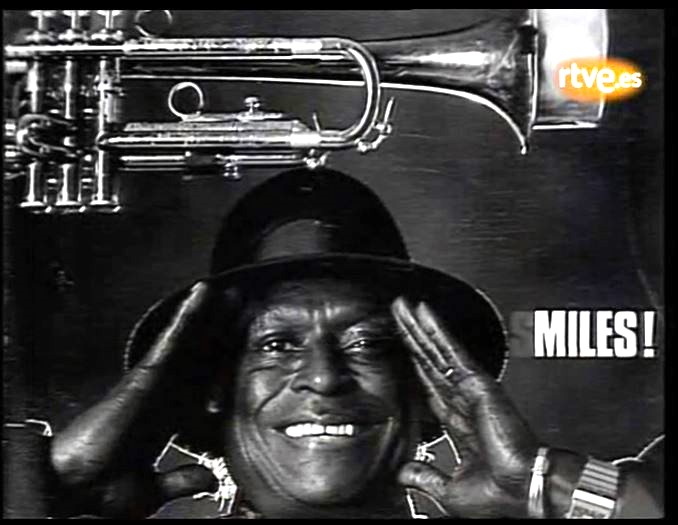 cifujazz's tweet photo. MILES DAVIS,trompeta.26-05-1926/28-09-1991
“Cifu” entrevistó a Miles para “Jazz Entre Amigos” y paseó con él del brazo comentando la exposición de su obra “Figuras Feminoides”.
Durante 43 años “Milestones” fué la sintonía de “Jazz Porque Sí”
https://t.co/O5ggrUXvir https://t.co/P3DoDTF4pB