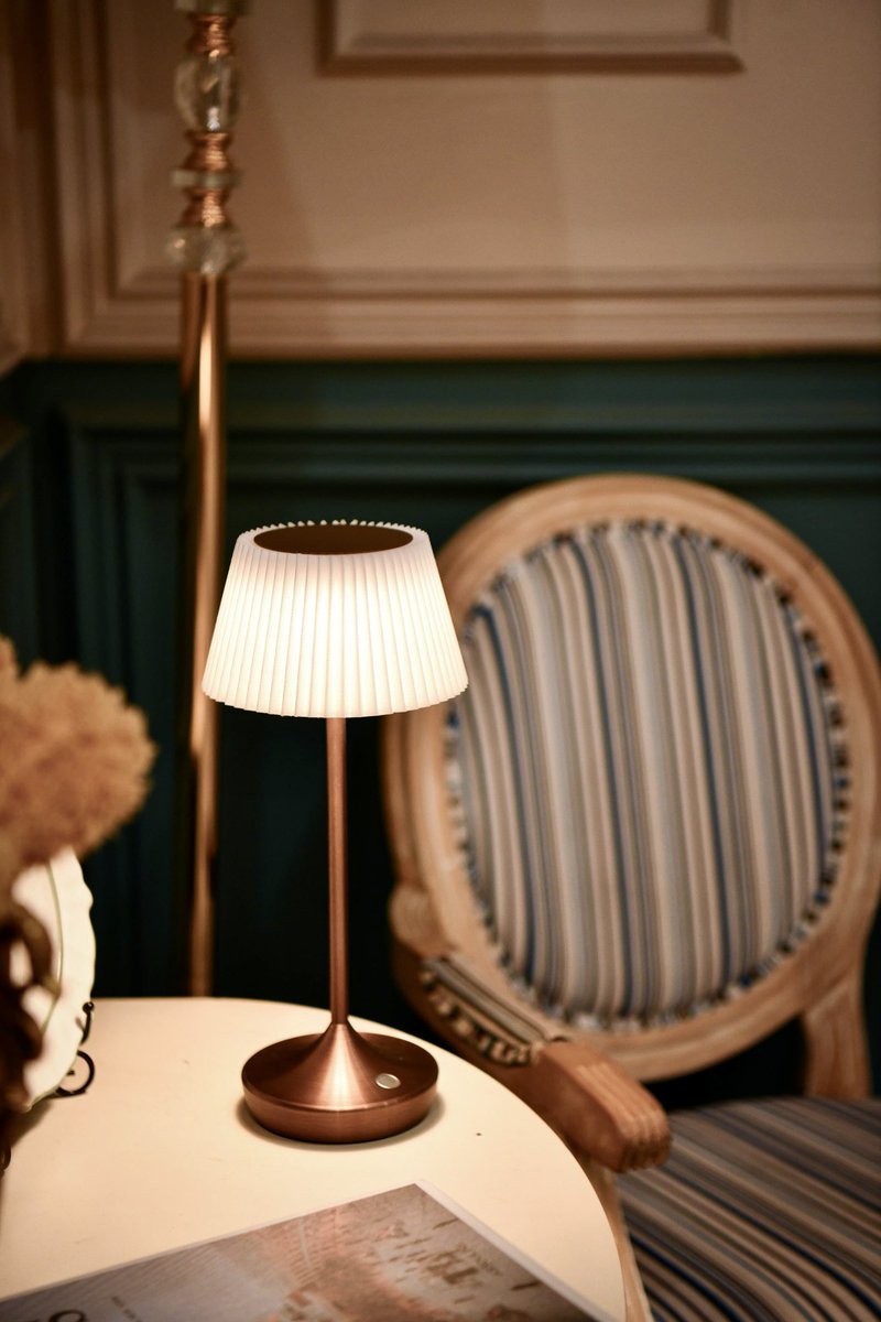 sakringt's tweet photo. Light up your latte moment ✨☕️

https://t.co/1cAgLhOxw6

#sakringt #sakringtnovax86 #cordlesstablelamp #homeinspo #LED #desklamp #lightdesign #lampdesign #neutralhomedecor #moderhomedecor #rechargeablelamp #patiolamp #LaCasaDeLosFamososCol #TheLastOfUs #Lahore #finalfour2025 https://t.co/YD6SGayLHM