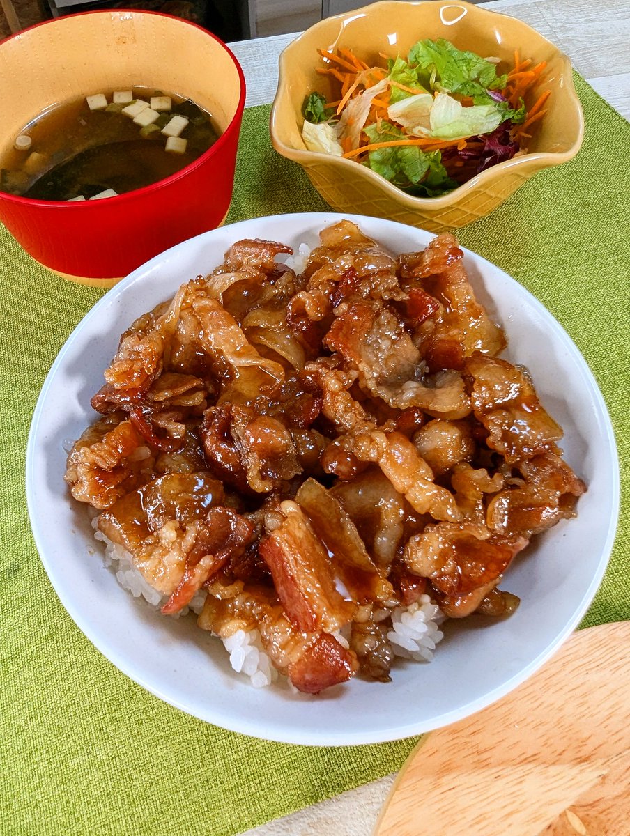 hamagohan_r's tweet photo. 白米が一瞬でなくなる最強どんぶりが完成しました！
甘辛い味付けがやみつきになるたまらない逸品です！ https://t.co/Ra7TYa8Xpn