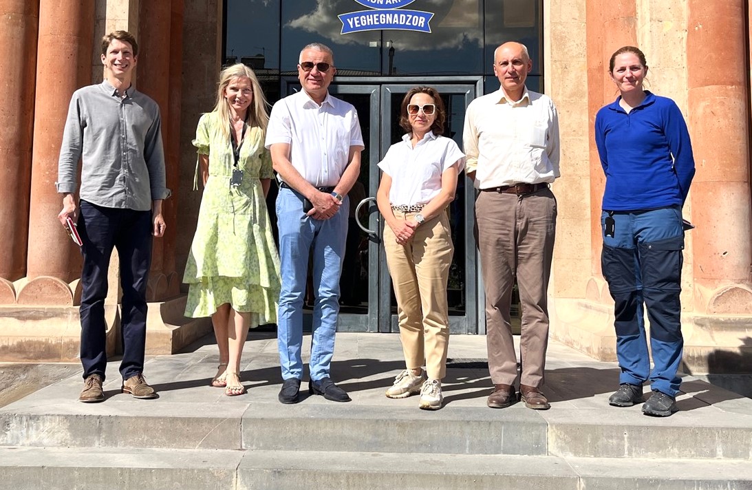 European Union Mission in Armenia (@eumarmenia) on Twitter photo Honoured to host <a href="/EEAS_SecGen/">Belén Martínez Carbonell</a> Belén Martínez Carbonell accompanied by <a href="/EUAmbArmenia/">Vassilis Maragos</a> at #EUMA HQ. DhoM Marek Kuberski briefed her about EUMA’s tasks, challenges and latest developments on the ground. Looking forward to hear SecGen Carbonell at <a href="/YerevanDialogue/">Yerevan Dialogue</a> . <a href="/eu_eeas/">European External Action Service - EEAS 🇪🇺</a>. Honoured to host <a href="/EEAS_SecGen/">Belén Martínez Carbonell</a> Belén Martínez Carbonell accompanied by <a href="/EUAmbArmenia/">Vassilis Maragos</a> at #EUMA HQ. DhoM Marek Kuberski briefed her about EUMA’s tasks, challenges and latest developments on the ground. Looking forward to hear SecGen Carbonell at <a href="/YerevanDialogue/">Yerevan Dialogue</a> . <a href="/eu_eeas/">European External Action Service - EEAS 🇪🇺</a>.
