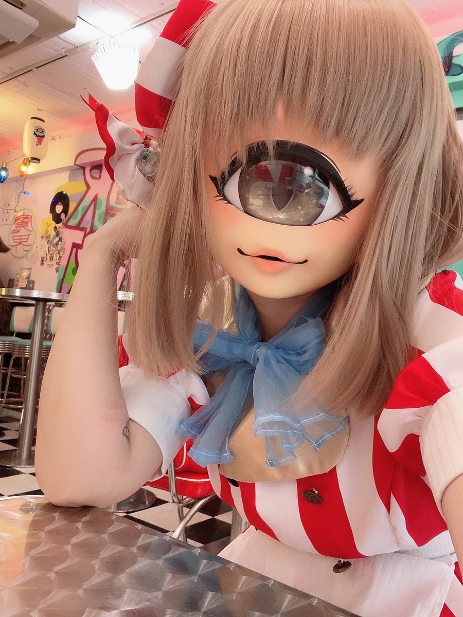 #monsterparty
月曜日オープンしました！17-22で待ってるね〜！
やる事いっぱいなので、内職してるかも😂