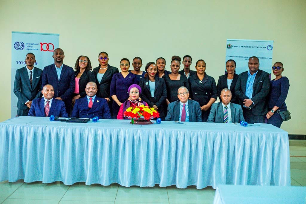 <a href="/ilodaressalaam/">ILO Dar</a>  and #CMA join forces to strengthen labour justice in Tanzania through specialized arbitration training in Morogoro building skills, boosting fairness, and promoting workplace rights. ⚖️🇹🇿 #LaborJustice #ILO #Tanzania 

Read more: bit.ly/4dHZUHW