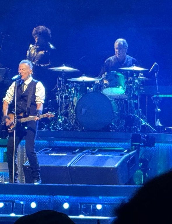 VLafora's tweet photo. Bruce morning tramps and all #EStreetBand friends. Happy #SpringsteenMonday and new week.
π·πΉ By @PaulApp0505
"The Promise Land/Hungry Heart" Lille May 24
https://t.co/rrMQ354aqI
@Mosqueter4 @BDoltri @NJMusicFun2 @clock1258 @ToonTravels @PicsBruce @Paulhaider74 @Delmedkenobi https://t.co/Ks838AFEMA