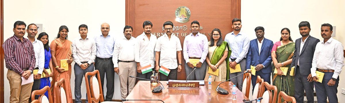 CMOTamilNadu (@cmotamilnadu) on Twitter photo “நான் முதல்வன்” திட்டத்தின் கீழ் பயிற்சி பெற்று 2024ஆம் ஆண்டு இந்திய வனப் பணி அலுவலர் பணியிடத்திற்கு தேர்ந்தெடுக்கப்பட்டவர்கள் மாண்புமிகு முதலமைச்சர் <a href="/mkstalin/">M.K.Stalin</a> அவர்களை சந்தித்து வாழ்த்துப் பெற்றனர். “நான் முதல்வன்” திட்டத்தின் கீழ் பயிற்சி பெற்று 2024ஆம் ஆண்டு இந்திய வனப் பணி அலுவலர் பணியிடத்திற்கு தேர்ந்தெடுக்கப்பட்டவர்கள் மாண்புமிகு முதலமைச்சர் <a href="/mkstalin/">M.K.Stalin</a> அவர்களை சந்தித்து வாழ்த்துப் பெற்றனர்.