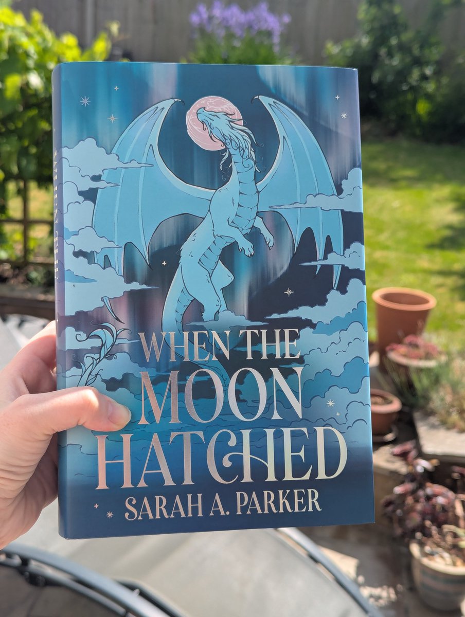 I read #WhenTheMoonHatched by Sarah A. Parker and it wasn't for me sadly. I didn't understand the world building and was confused for most of the book. Adding it to the unhaul pile 🥲