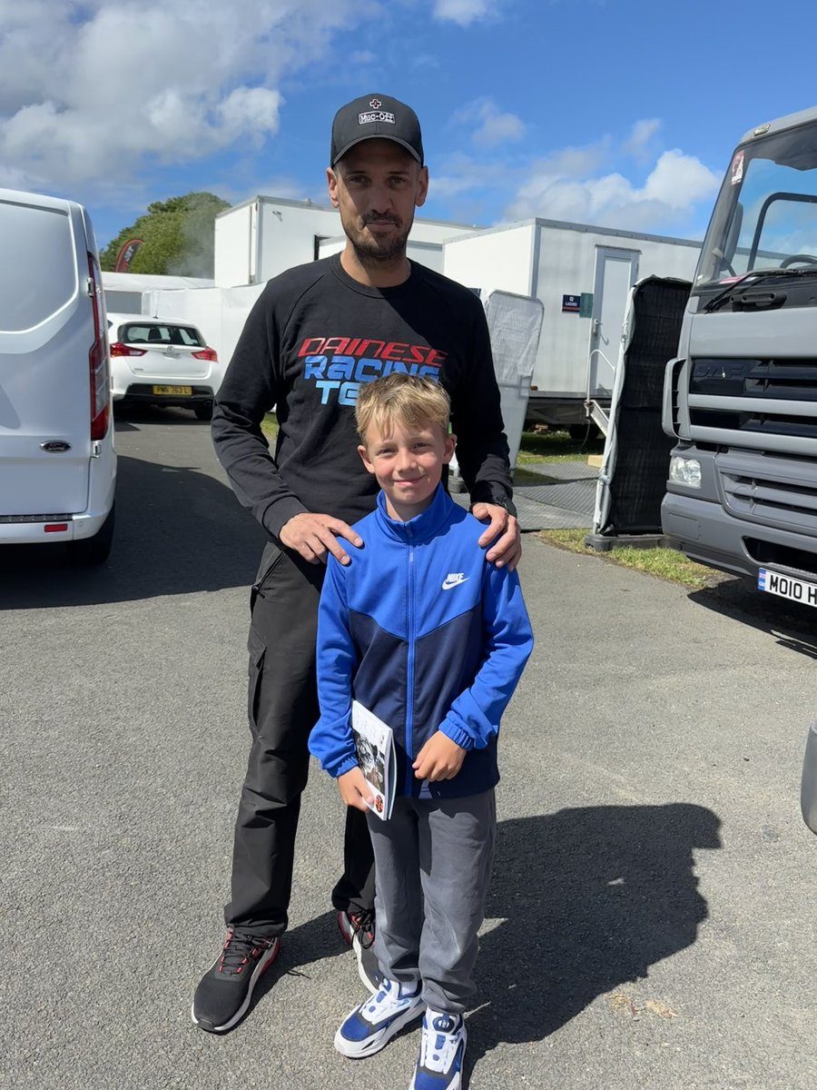collins_anneka's tweet photo. @Jimbohillier37 always great to see you back in the #TT paddock! Thanks for taking the time to speak to my little champ yesterday! Made his day! https://t.co/6OgWUsQapj