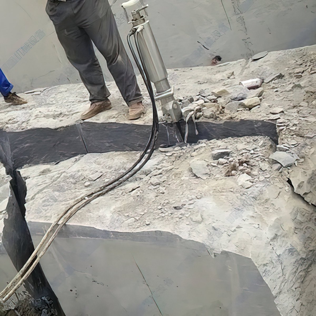 nonblasting's tweet photo. Rilon handheld hydraulic rock splitters are suitable for a variety of small rock and concrete demolition projects
#rocksplitter #rockexcavation #splitrock #boulders #marble #mining #rilonmachinery https://t.co/wEyIo0rBI5
