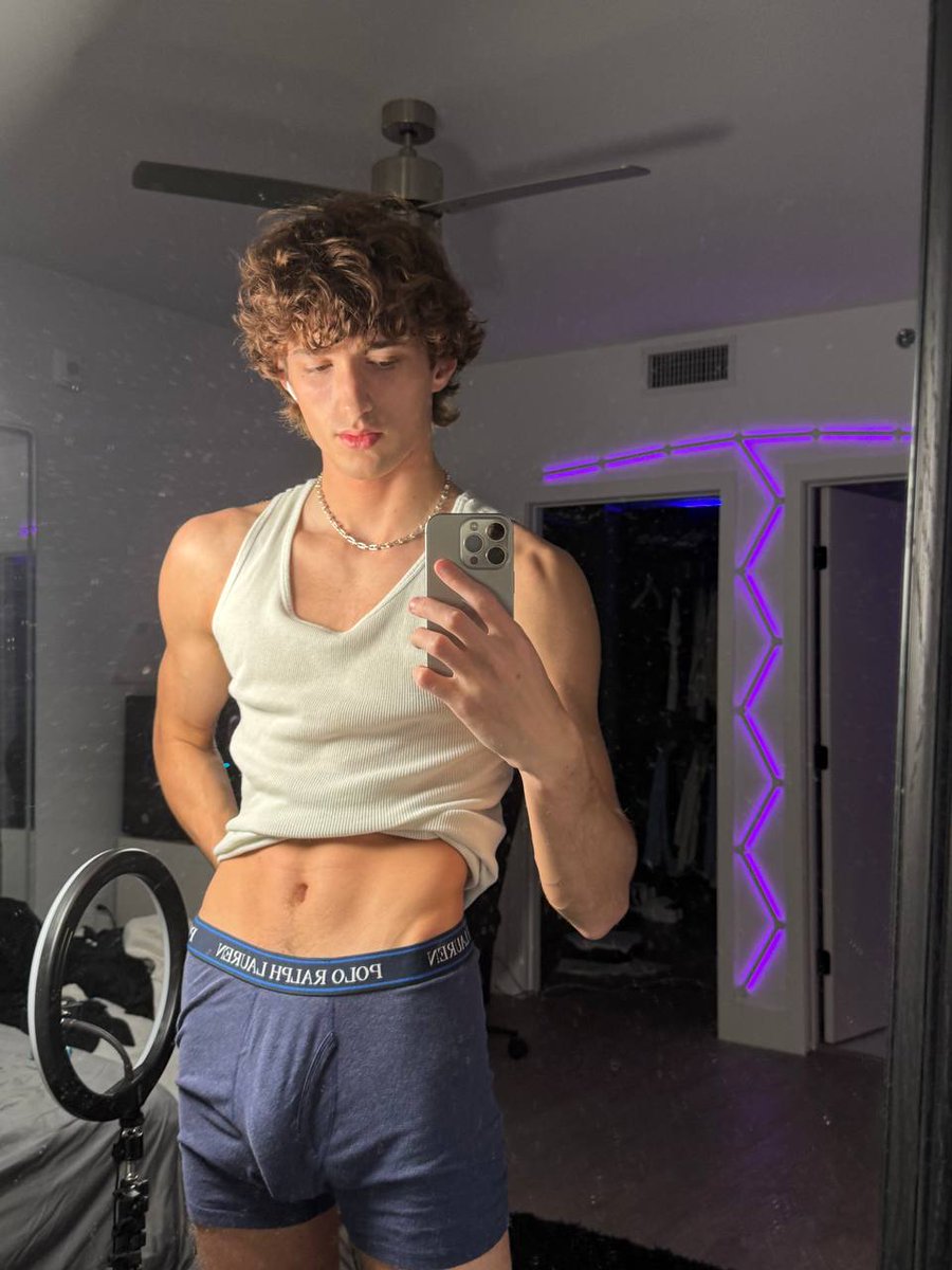 Your throat’s not deep enough for my 9 inches🍆
But I’ll train it. 😈

 RT if you’d try. Comment how long you’d last.