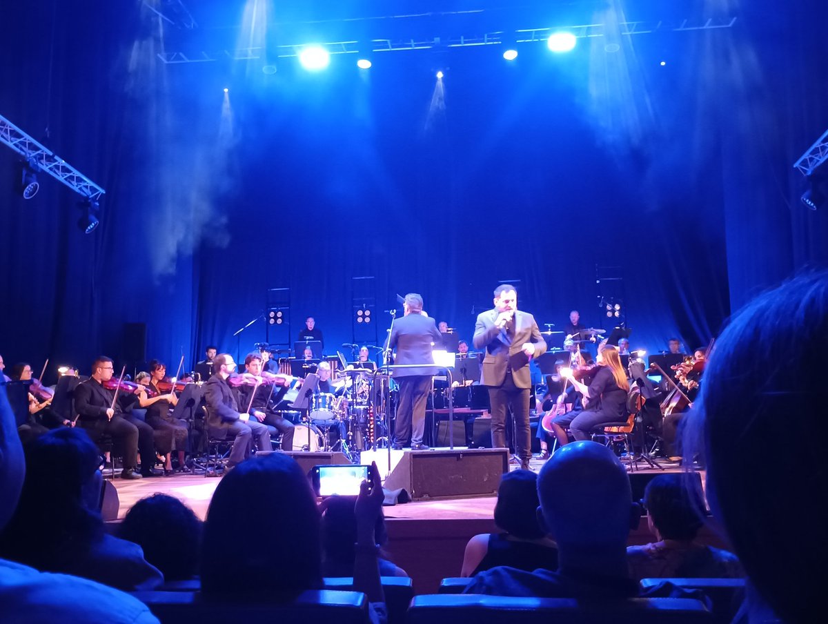 Gracias a ti por estos casi 30 años de música. Sigues siendo un referente generacional para muchos. Y lo de ayer fue una absoluta delicia.