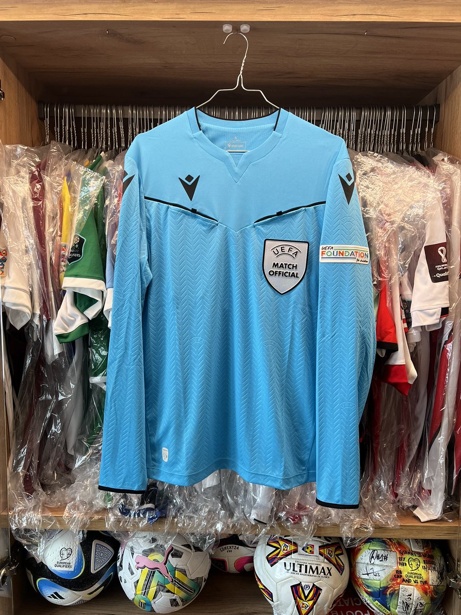 ildelima6's tweet image. There’s always a first time for...a referee’s shirt!!!🤯Thanks to Antoine Chiaramonti 🧑🏻‍⚖️⚽️🇦🇩😘 #andorra #referee #andorrafootballmuseum #redcard #uefaofficer #uefa