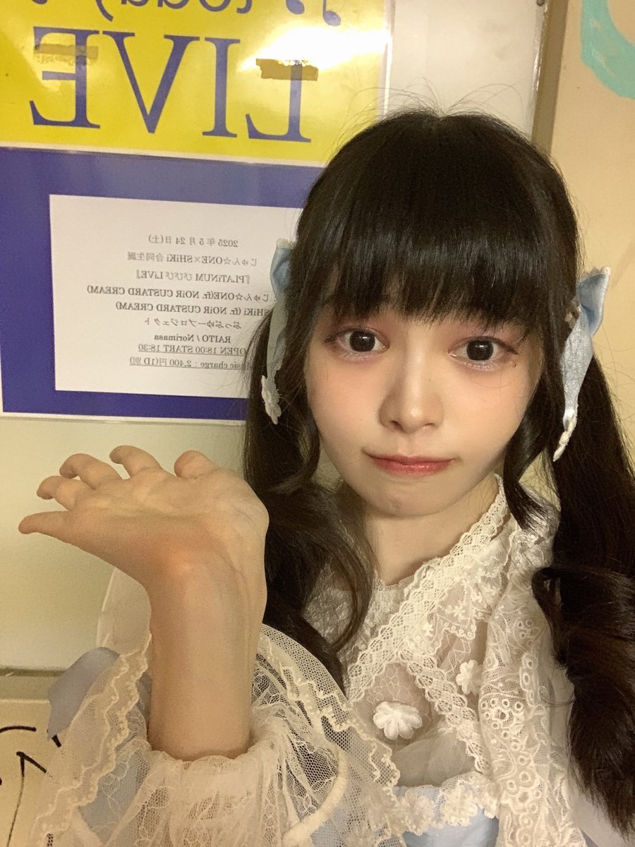 あらためて、一昨日のライブありがとうございました(≧ω≦ )
チェキ撮影、ブロマイドお迎え嬉しい♡

〜セトリ〜
♪大嫌い/「ウィキッド」より(ユニット)
♪祝福/YOASOBI(きょうかソロ)
♪丸の内サディスティック/椎名林檎(みんみんソロ)
♪あなたを忘れない/「ウィキッド」より(ユニット)