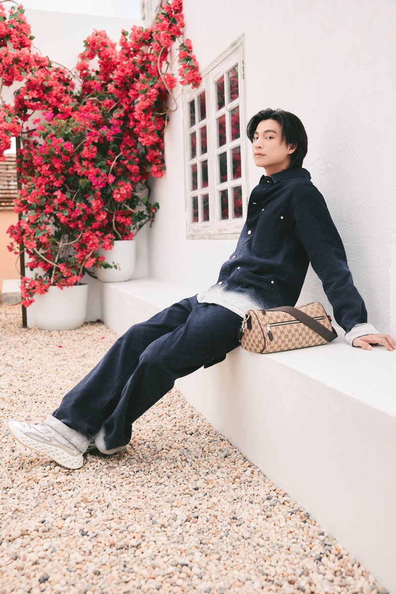 ความหล่อนี้! ส่งภาพปังของ #กลัฟคณาวุฒิ Brand Ambassador สุดหล่อของ Gucci ที่เผยช่วงเวลาแห่งการพักผ่อนด้วยลุคจากคอลเลคชั่น Gucci Lido ที่พร้อมให้ชมแล้ววันนี้ที่ Gucci ทุกสาขา 💚 

#GulfKanawut  
#Gucci
#GucciLido 
#MintNews