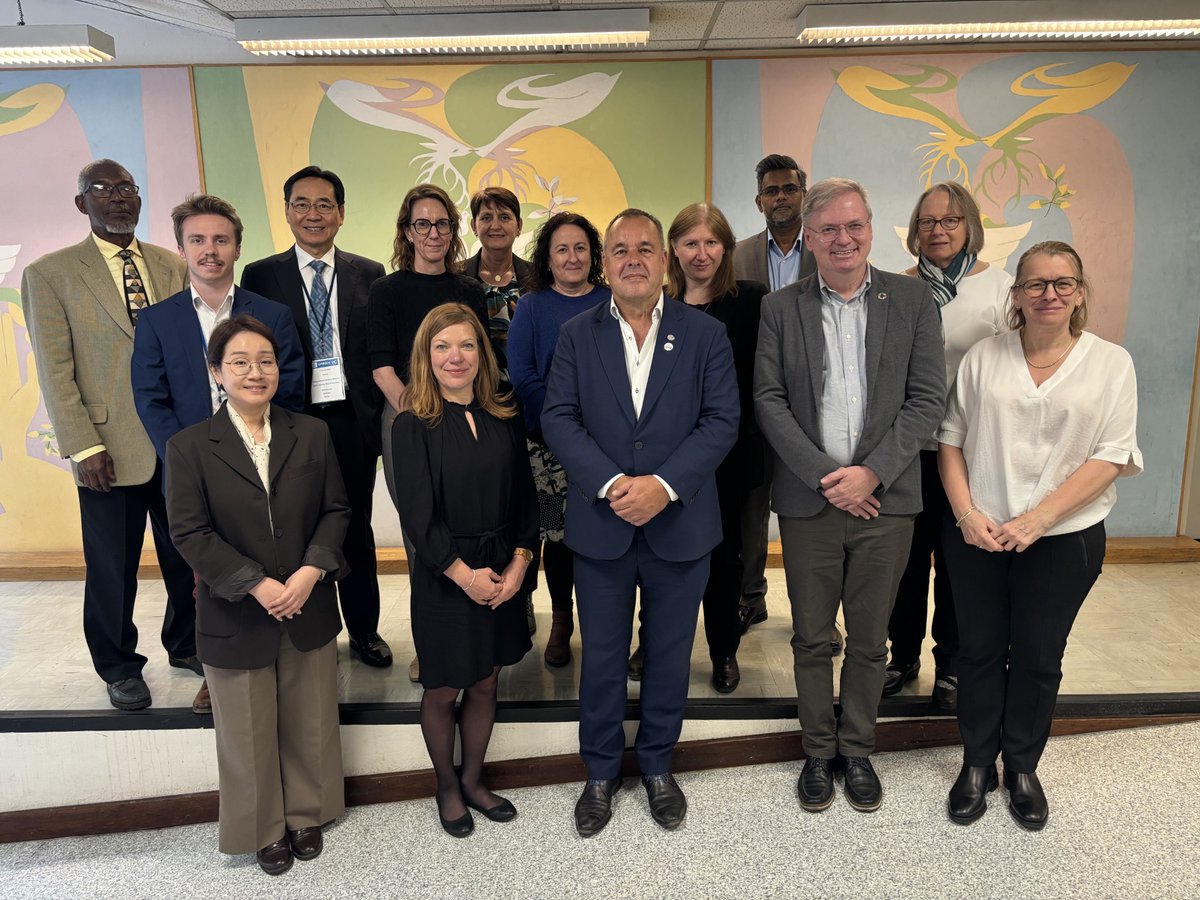 jmeesvliz's tweet photo. Last week in @UNESCO HQ Paris for the meeting of the Editorial Board of the third @IocUnesco Global Ocean Science Report #GOSR https://t.co/bReYzNyFzy