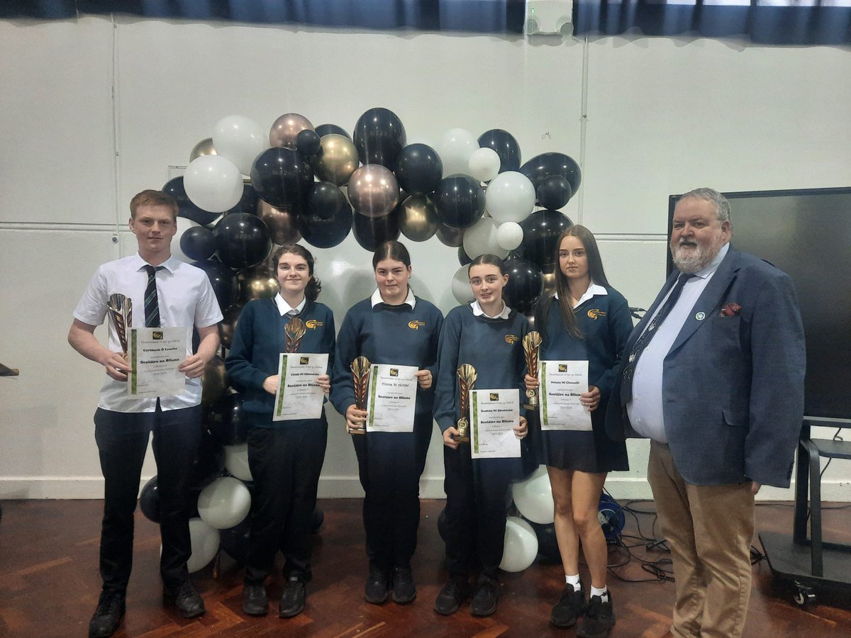 CTI_Clonmel's tweet photo. Bhí maidin iontach againn ag bhronnadh na nduaiseanna ag ceiliúradh éachtaí na ndaltaí mar shampla Scolàirí na Bliana, Gaeilgeoir na Bliana agus Gradam ETIM/STEM amach sa scoilbhliain 2024/2025. 👏🥳😊
@TipperaryETB 
#excellence #community #respect #care #equailty https://t.co/xRurxpy69K