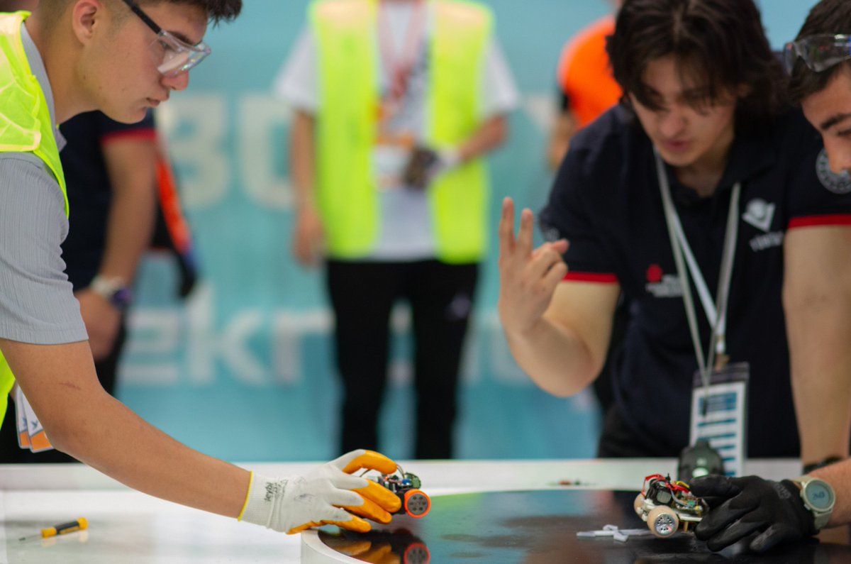mebrobot's tweet image. 🤖 17. Uluslararası MEB Robot Yarışması "Köklerden Geleceğe Eğitim, Teknoloji, Üretim" temasıyla binlerce gencin hayallerine sahne oldu.

#MEBRobot