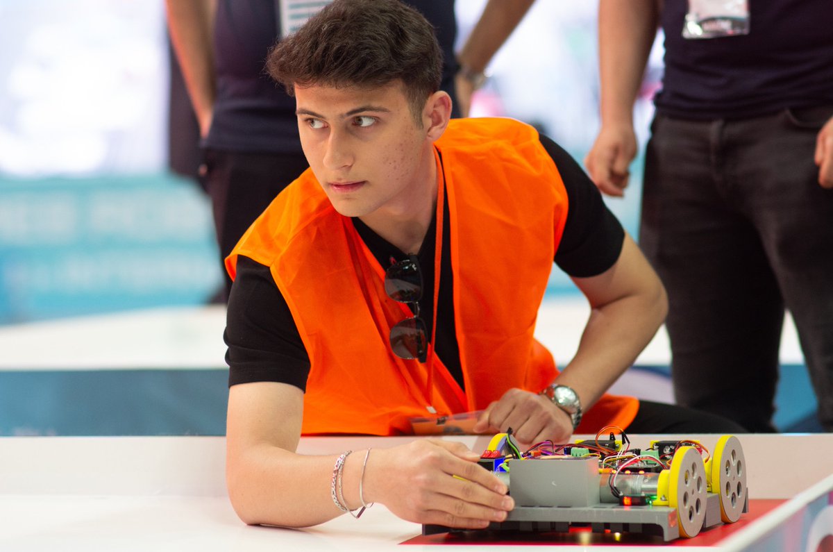 mebrobot's tweet image. 🤖 17. Uluslararası MEB Robot Yarışması "Köklerden Geleceğe Eğitim, Teknoloji, Üretim" temasıyla binlerce gencin hayallerine sahne oldu.

#MEBRobot