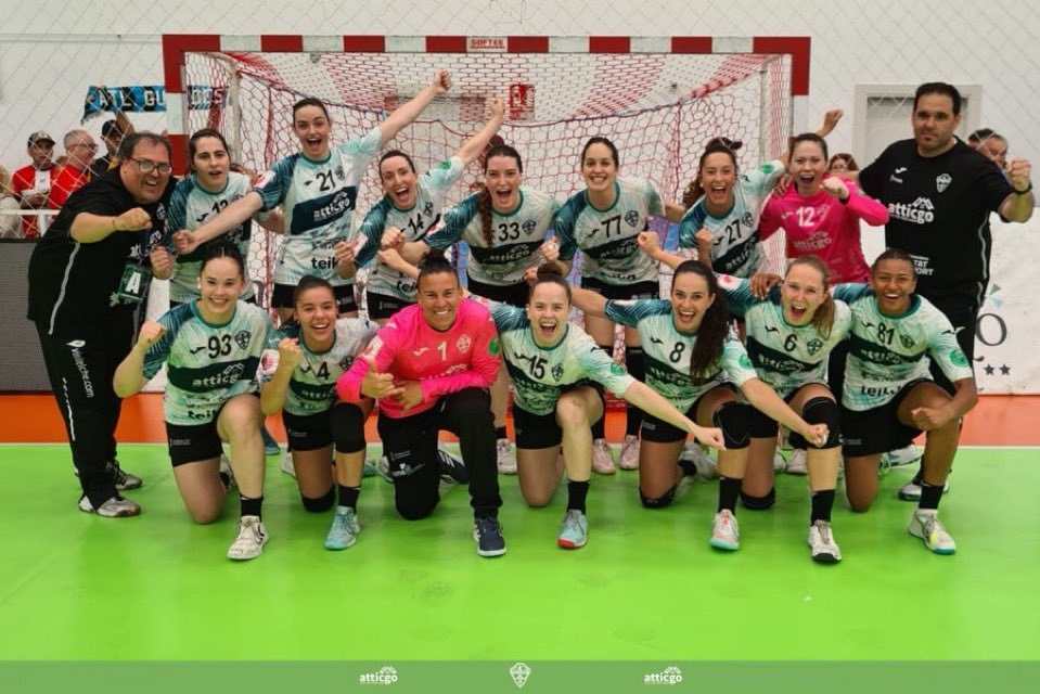 Joaquin Rocamora (@rocamorajoaquin) on Twitter photo Tocaban cambios en el <a href="/cbm_elche/">Atticgo Balonmano Elche</a> , muchas jugadoras no repiten entre ambas fotos porque unas van y otras vienen pero la idiosincrasia de nuestro club se mantiene
Que bonito es ser de esta familia!!
#MasCojonesQuePalmeras
#AtticGo Tocaban cambios en el <a href="/cbm_elche/">Atticgo Balonmano Elche</a> , muchas jugadoras no repiten entre ambas fotos porque unas van y otras vienen pero la idiosincrasia de nuestro club se mantiene
Que bonito es ser de esta familia!!
#MasCojonesQuePalmeras
#AtticGo