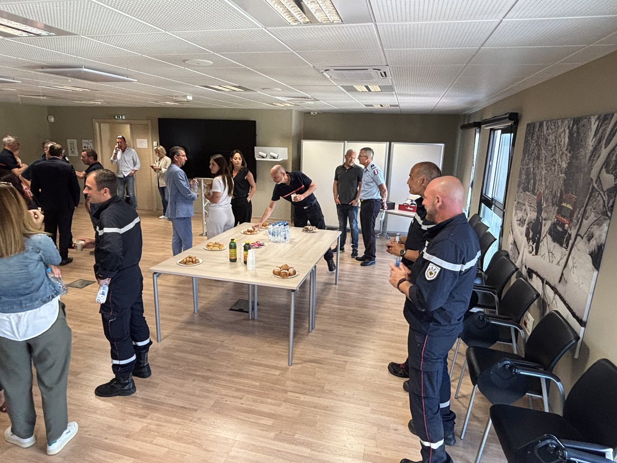 sis_2b's tweet image. Après 3 ans effectués au poste de directeur-adjoint du #SIS2B, le colonel Clément Preault est nommé directeur-adjoint de l’#ENSOSP, l’Ecole nationale supérieure des pompiers d’Aix en Provence. Nous lui souhaitons beaucoup de réussite dans ses nouvelles fonctions.