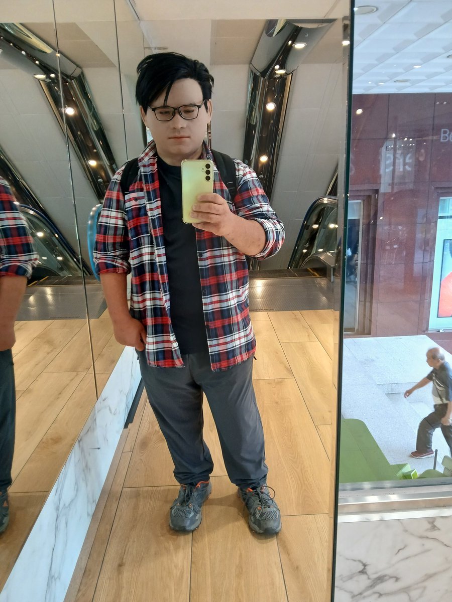 guo63274's tweet photo. 我是小短腳身高才158cm
非常親民的身高🤣🤣
大部分人都可以跟我平視
比我高要只能低頭看咯🤣
#台中怪人   #中友百貨
#maskplay #mask
#王面Ricky https://t.co/rKOEI4wypS