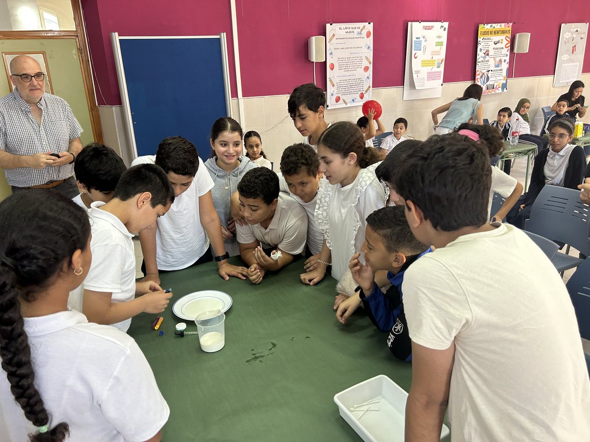 CEIPMediterrne1's tweet photo. Arrancamos con la XIV Semana de los Experimentos en @CEIPMediterrne1 .Niños y niñas divirtiéndose “haciendo Ciencia”
 @csicenlaescuela @upeform_melilla 
@UNEDMelilla 
@l_circe 
@ondaceromelilla @cadenasermel @cope_melilla  @ElFarodeMelilla @MELILLAHOY4 @tv_melilla @experiprinfa https://t.co/PAh6RXh5rU
