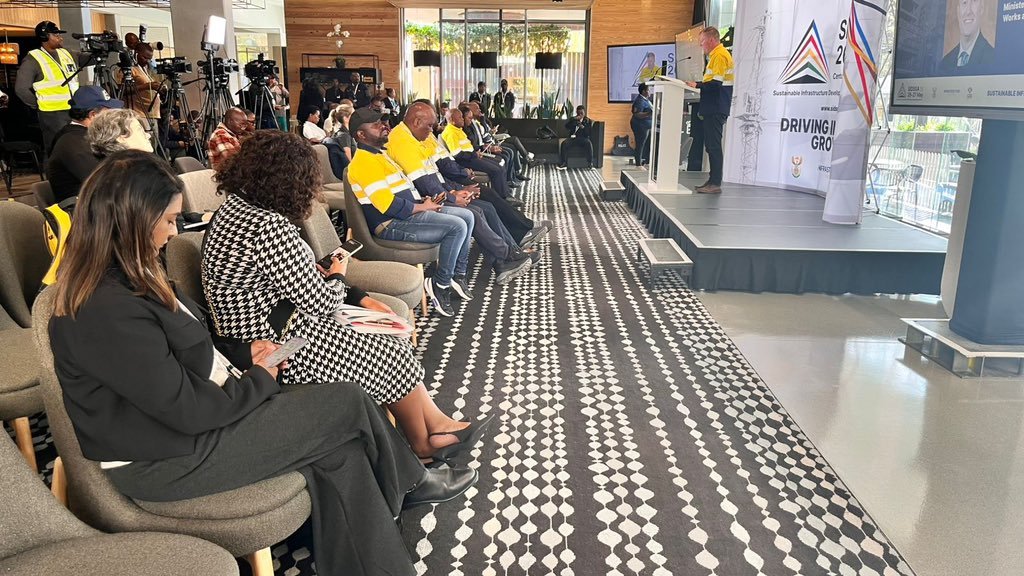 ChangingthingsS's tweet photo. πΏπ¦ SA's focus on finance and infrastructure often overlooks the importance of engineering and construction skills. Unqualified individuals are occupying engineering posts. @PresidencyZA & @DepartmentPWI Minister, this has led to the infrastructure crisis.
#SIDSSA25 #letsbuidSA https://t.co/v0vxdM2mZZ