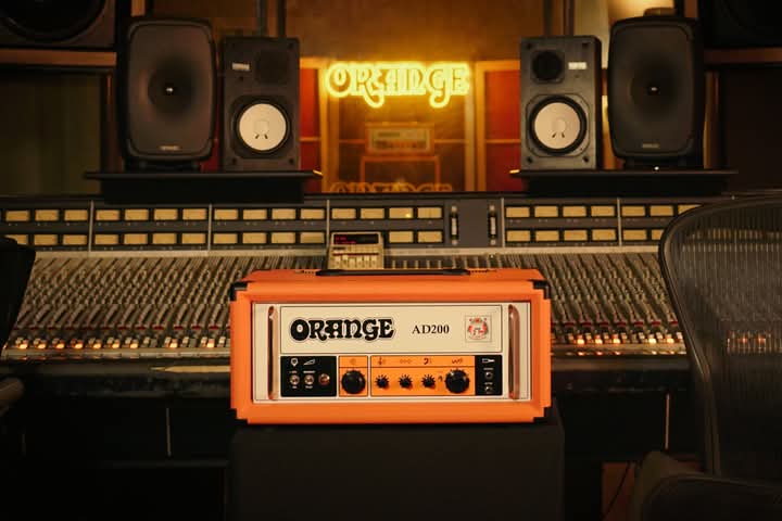 musiqhunt's tweet image. ORANGE AD200 BASS VALVE AMP – THE TUBE TITAN RETURNS

"Pure valve power, uncompromising tone" – The AD200 is back, delivering the same iconic British grit that defined decades of bass tone.

 #BassTone #ValvePower