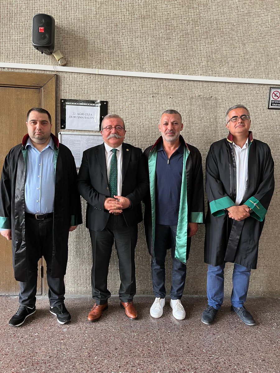 Yine Mahkemedeyiz

10 Ekim 2015 Ankara GAR  Katliamı için
Adıyaman’da yaptığım konuşma nadeniyle
“Örgüt propagandası yapmak suçundan” 
Ankara 22. Ağır Ceza Mahkemesinde idik!

GAR Katliamını IŞİD ve Ortakları yaptı
İŞİD Suriye’de iktidar yapıldı!

Propagandasını yapmakla