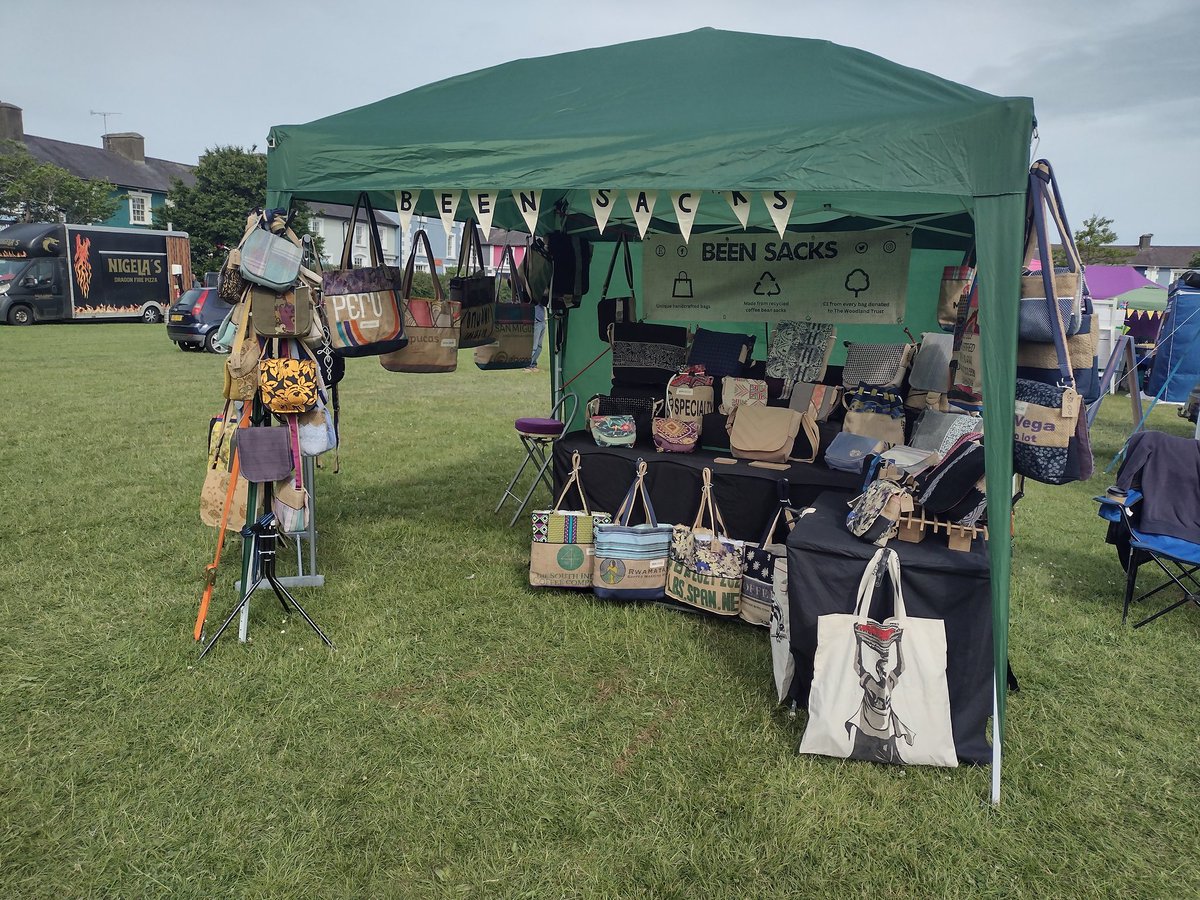 BeenSacks's tweet image. All ready for day 2 of the Aberaeron Plant and Craft Fair. Pop along and say hi/shwmae if you're in the #Aberaeron area. #MHHSBD