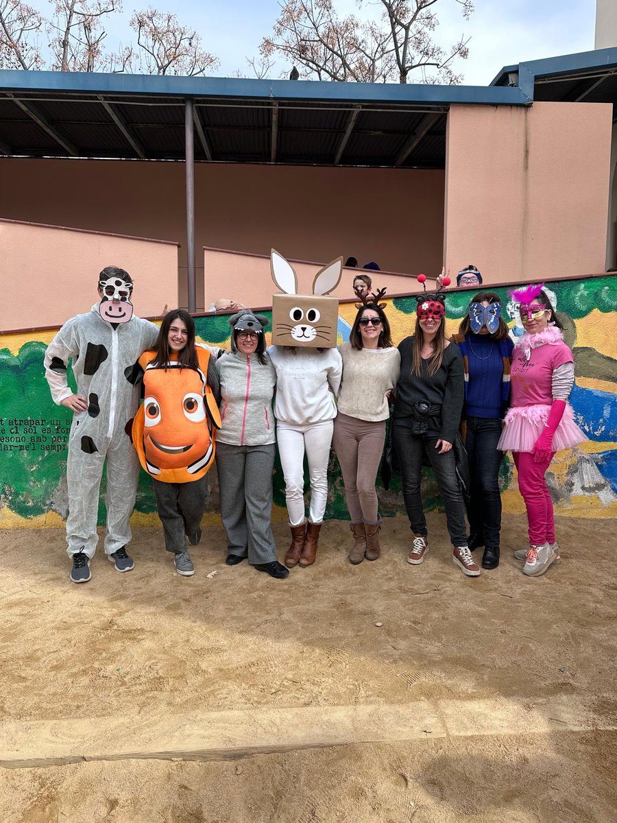 Carnaval va arribar i ben disfressats van anar al Maragall.