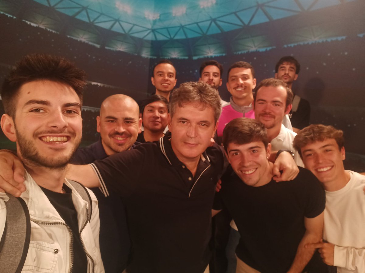 ESUE (@escuelaue) on Twitter photo Clase de TV deportiva en el <a href="/MasterMarca/">Máster MARCA</a> con Juan Manuel Cueto y Rocío Martínez.
Cómo contar el deporte desde plató, con ritmo, técnica y pasión. Clase de TV deportiva en el <a href="/MasterMarca/">Máster MARCA</a> con Juan Manuel Cueto y Rocío Martínez.
Cómo contar el deporte desde plató, con ritmo, técnica y pasión.