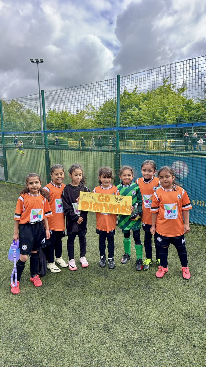 BoltonUTDGirls's tweet photo. Started midway through the season and narrowly missed out on a place in the cup finals. For our u7’s to already be competing at this level is something truly special. Next season - we’re coming. Let’s go BUGirls! 🧡👏🏾 https://t.co/ikLd4T0WCJ