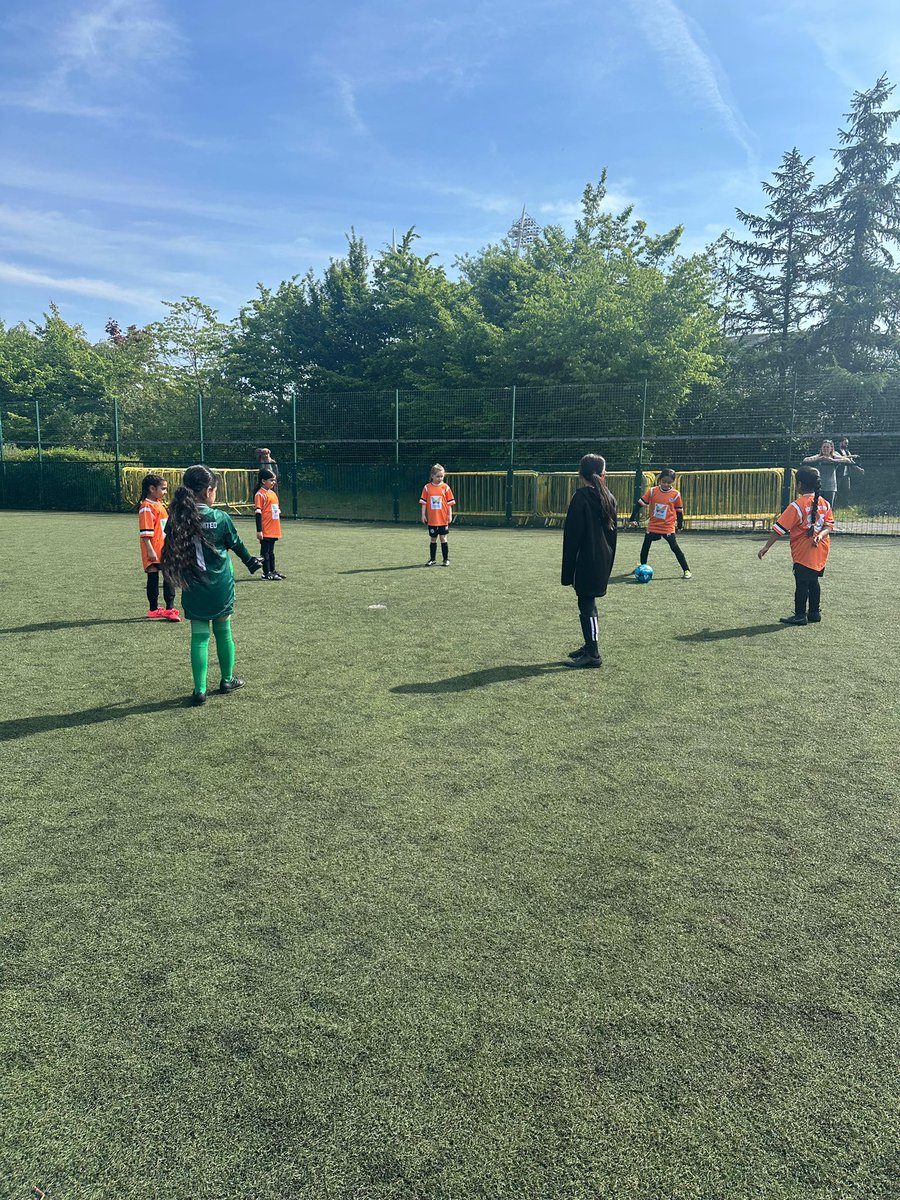 BoltonUTDGirls's tweet photo. Started midway through the season and narrowly missed out on a place in the cup finals. For our u7’s to already be competing at this level is something truly special. Next season - we’re coming. Let’s go BUGirls! 🧡👏🏾 https://t.co/ikLd4T0WCJ