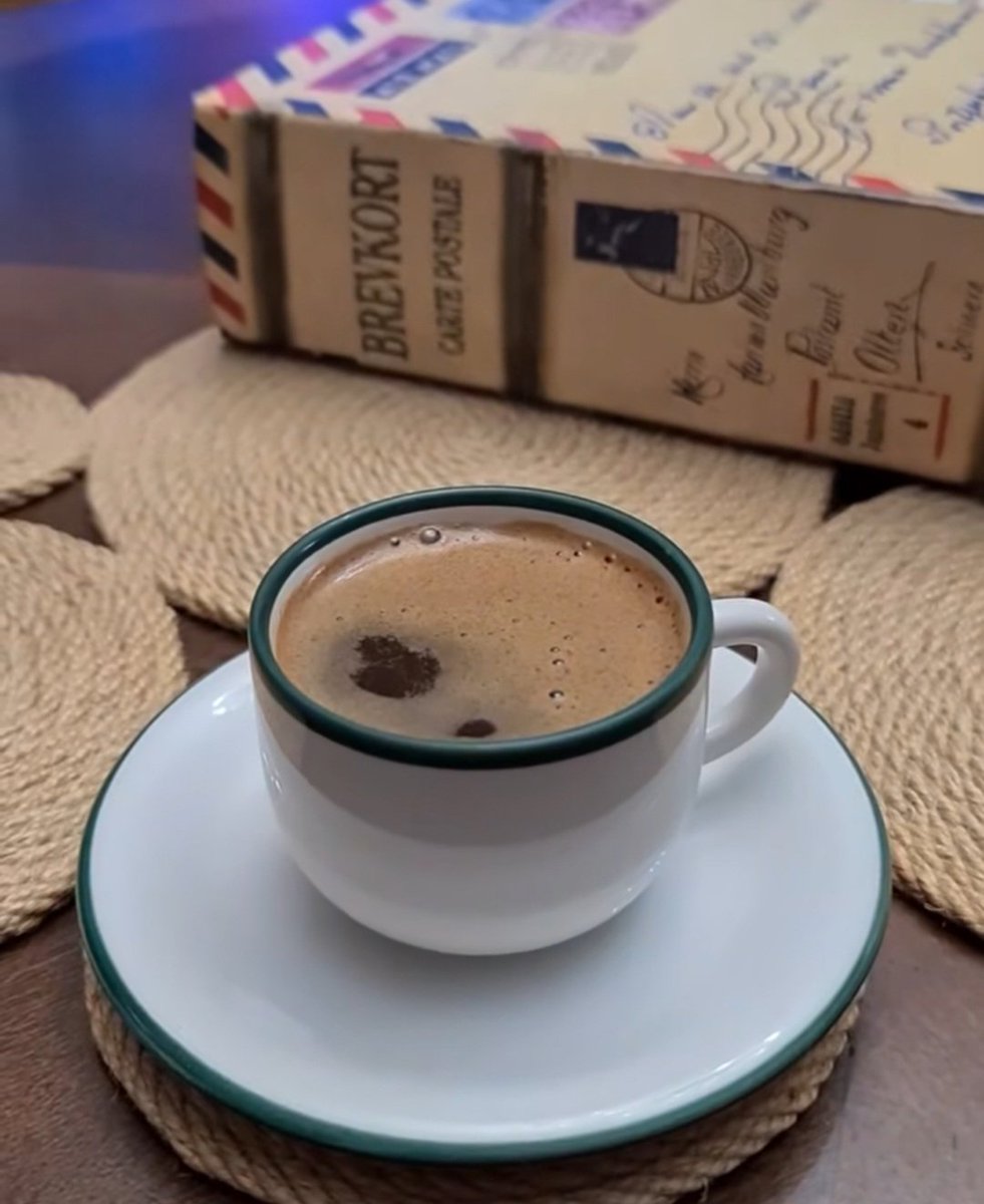 There are also Mondays like this, you just stand there and contemplate the rain with a cup of coffee.