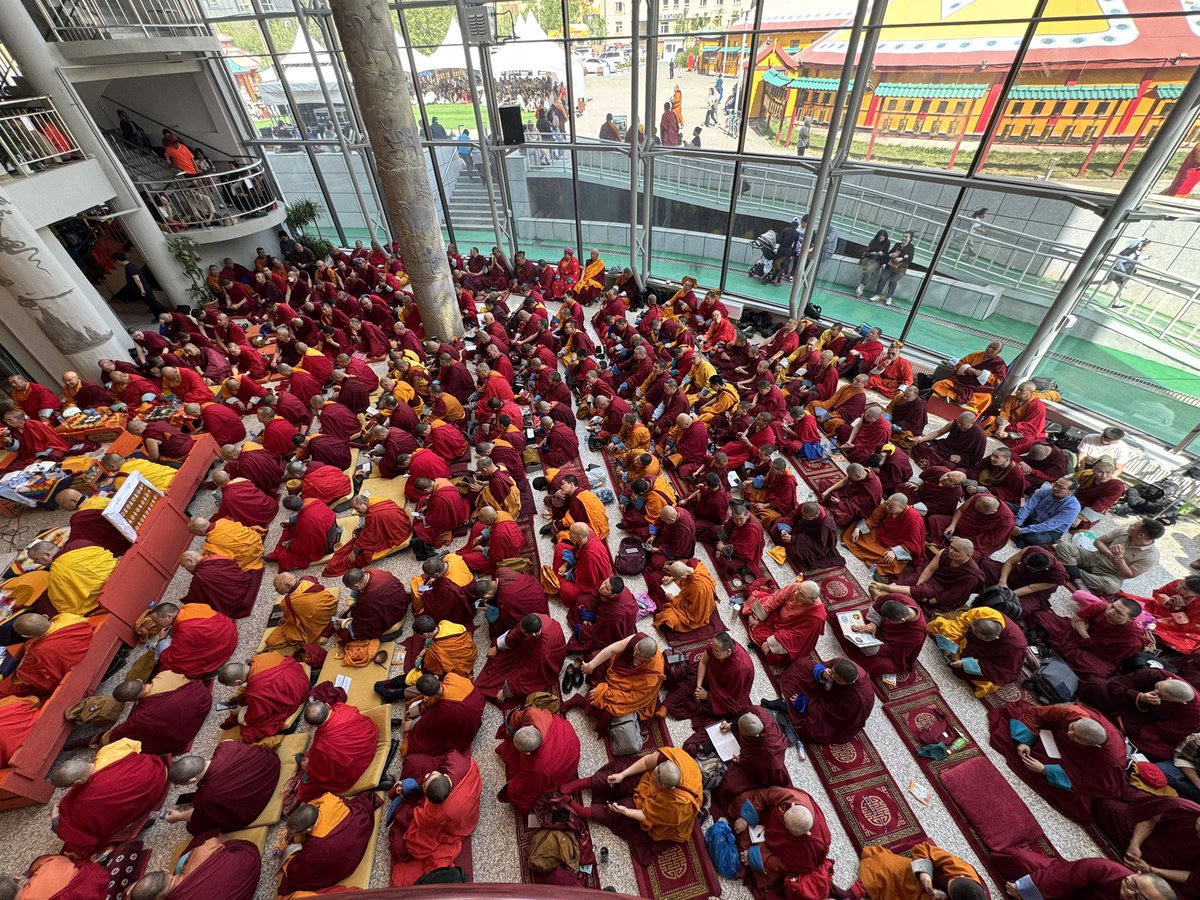 Зүүн Хүрээ Дашчойлин хийд/Dashichoiling monastery/ -н Майдарын дуганд 
Жадо ринбүчи Данзанжуннайбалсанво хувилгаан айлдаж буй Ямандага Цогт Очир Бирава ном авшигийн эхний өдрийн түүвэр зураг (Дуган доторхи)