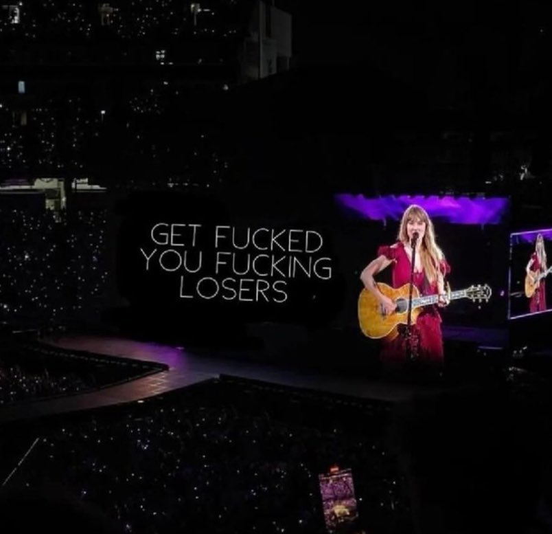 taylor at the amas when she doesn't announce rep or debut tv again