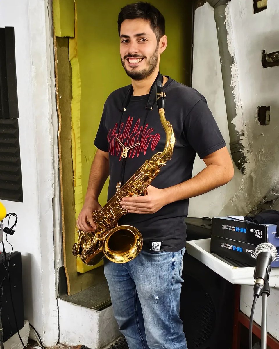 🎉 NOVA FICHAXE 🎷

Na semana do #ConcertoXXAniversario presentamos ao novo membro dos ventos, dende 🇮🇨 chega outro mago:
🎷✨ <a href="/DaniMachango/">Dani Machango</a> ✨🎷

Vaise estrear con nós o sábado 31 de maio, a partir das 22h na <a href="/SalaMardiGras/">Sala MardiGrasCoruña</a>, tocando algúns temas novos ✊ Non o perdades!