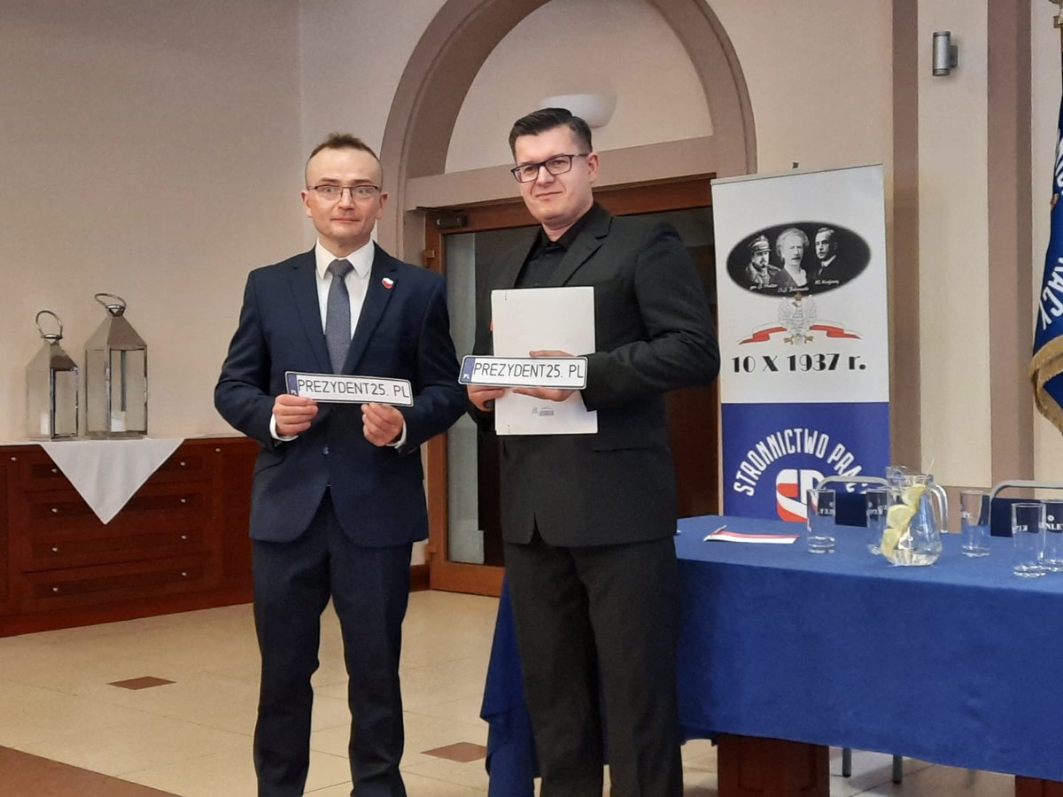 MarekWoch2's tweet photo. .Polityczne maski spadają na obecnej scenie😎🔧, a my myślimy o SILNEJ I DUMNEJ 🇵🇱. 
👉 Historia kołem się toczy, a Polska, Europa, Świat znalazły się na zakręcie. 
👉🇵🇱Dlatego zapraszamy ideowych ludzi do współpracy przy tworzeniu prawicowego projektu wyborczego do Sejmu RP i Senatu RP @KancelariaSejmu @PolskiSenat #przedterminowewybory #rewolucjakluczowa
👉Dr n. pr. Marek Woch – Przewodniczący Ogólnopolskiej Federacji „Bezpartyjni i Samorządowcy”. Kandydat na urząd Prezydenta RP 2025 r.
Prof. Zbigniew Wrzesiński – Prezes Stronnictwa Pracy
Krzysztof Przybylak – Prezes Alternatywy Społecznej
Andrzej Grabowski – Obóz Wielkiej Polski 
👉Tworzymy prawdziwą Chadecję w Polsce
Chrześcijańska demokracja, potocznie nazywana chadecją (od skrótu ChD), to nurt ideowo-polityczny, który powstał pod koniec XIX wieku jako odpowiedź katolickiej myśli społecznej na wyzwania nowoczesności, a zwłaszcza na rosnące wpływy socjalizmu i liberalizmu. Ruch ten nie był wyłącznie sprzeciwem wobec istniejących ideologii, ale stanowił próbę stworzenia alternatywnego modelu ładu społecznego, opartego na zasadach:
👉 etyki chrześcijańskiej, 
👉sprawiedliwości społecznej, 
👉 poszanowania godności osoby ludzkiej.
@KrzysztofASitko @PawelETG @kruczek_natalia @KidaOskar @sokolontek @OWPOWPOWP @Jan_BielakPL @RadnyZakrzewski @WochMarcin @EFendrych70251 
https://t.co/8sVcCr83IR 
Zapraszamy do współpracy 🤗🔧#rewolucjakluczowa https://t.co/eEJblN6EWi