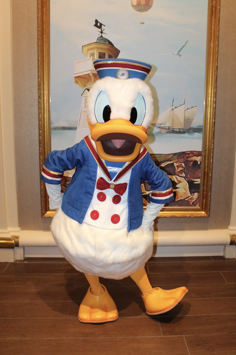 No better fit than Donald Duck for a Meet’n’Greet at Disney Newport Bay Club. We love this outfit, probably one of the best at Disneyland Paris!✨💫⚓️
#DisneyParks
#DisneylandParis