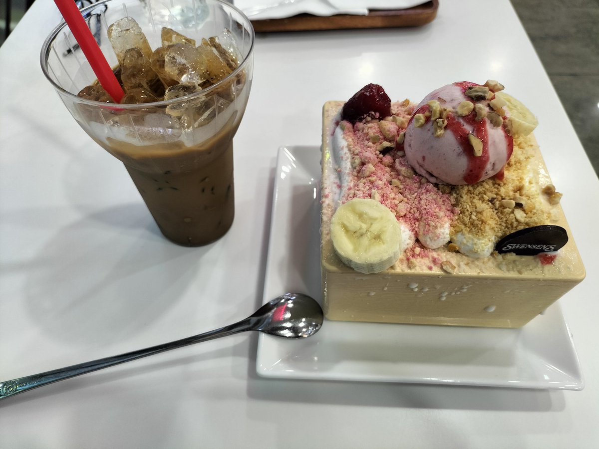 Ryosan47997394's tweet photo. #SwensenS #VanHanhMall https://t.co/GBcLgRzScF