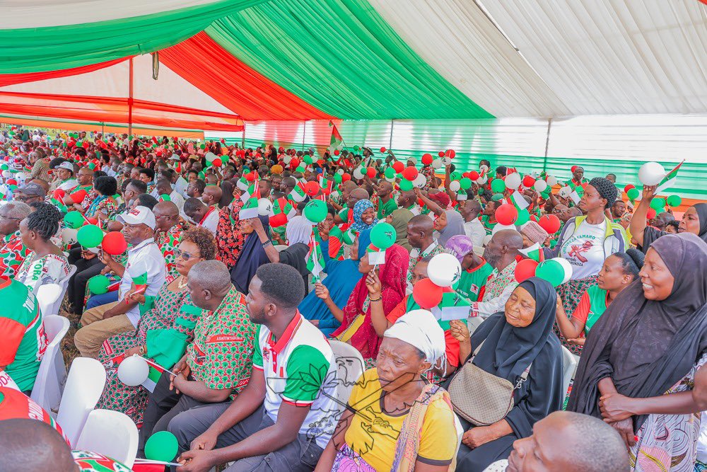 CNDD-FDD (@cnddfdd) on Twitter photo #Burundi #Tsinda2025: En présence du Premier Ministre Lt Gén. de Police Gervais Ndirakobuca, le Secrétaire Général du Parti <a href="/CnddFdd/">CNDD-FDD</a>, Très Hon. <a href="/R_Ndikuriyo/">Ndikuriyo Révérien</a> se joint aux Bagumyabanga de la Commune Cibitoke, Province Bujumbura, qui se sont donnés rendez-vous ce 26 mai 2025 pour #Burundi #Tsinda2025: En présence du Premier Ministre Lt Gén. de Police Gervais Ndirakobuca, le Secrétaire Général du Parti <a href="/CnddFdd/">CNDD-FDD</a>, Très Hon. <a href="/R_Ndikuriyo/">Ndikuriyo Révérien</a> se joint aux Bagumyabanga de la Commune Cibitoke, Province Bujumbura, qui se sont donnés rendez-vous ce 26 mai 2025 pour