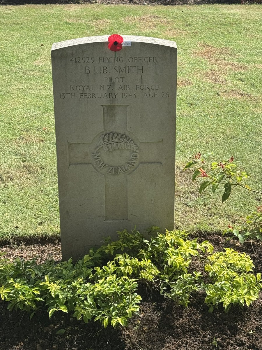 The Minister also thanked Commonwealth War Graves Commission Manager, Sampath Othnapitiya, for his team’s care in maintaining the cemetery - including the graves of New Zealand soldiers.

2/2