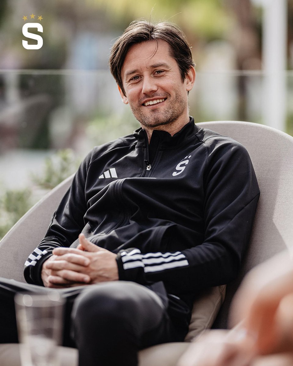 🇨🇿 Tomáš Rosický byl minulé úterý náhle hospitalizován na jednotce intenzivní péče. Diagnózou byly problémy se srdcem, které ani Tomáš, ani klub nebudou blíže specifikovat. Hospitalizace proběhla bez nutnosti operačního zákroku.

Máš naši podporu, Tome. Myslíme na tebe 🙏

➡️